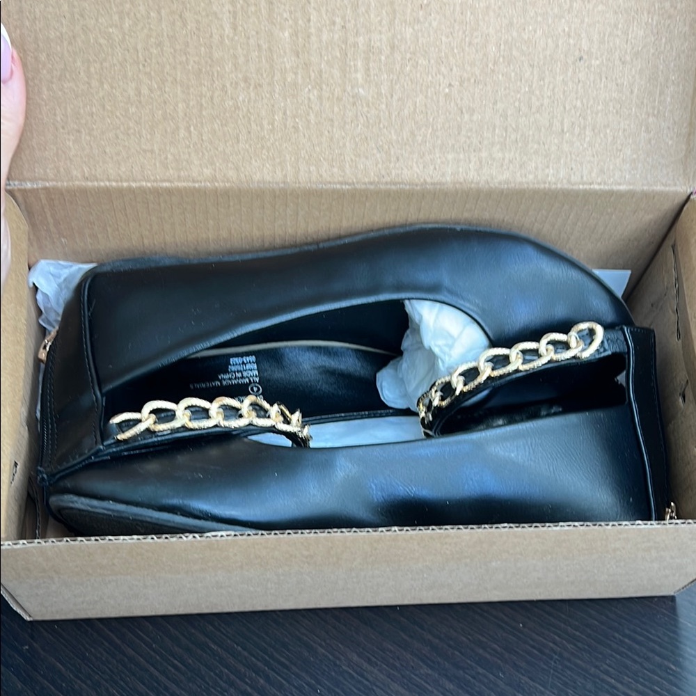 Steve Madden Girls’ Black Flats Shoes with Gold Chain Detail